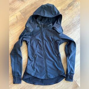 LULULEMON SIZE 4 BLACK REMOVABLE HOODED RUN JACKET WATER RESISTANT